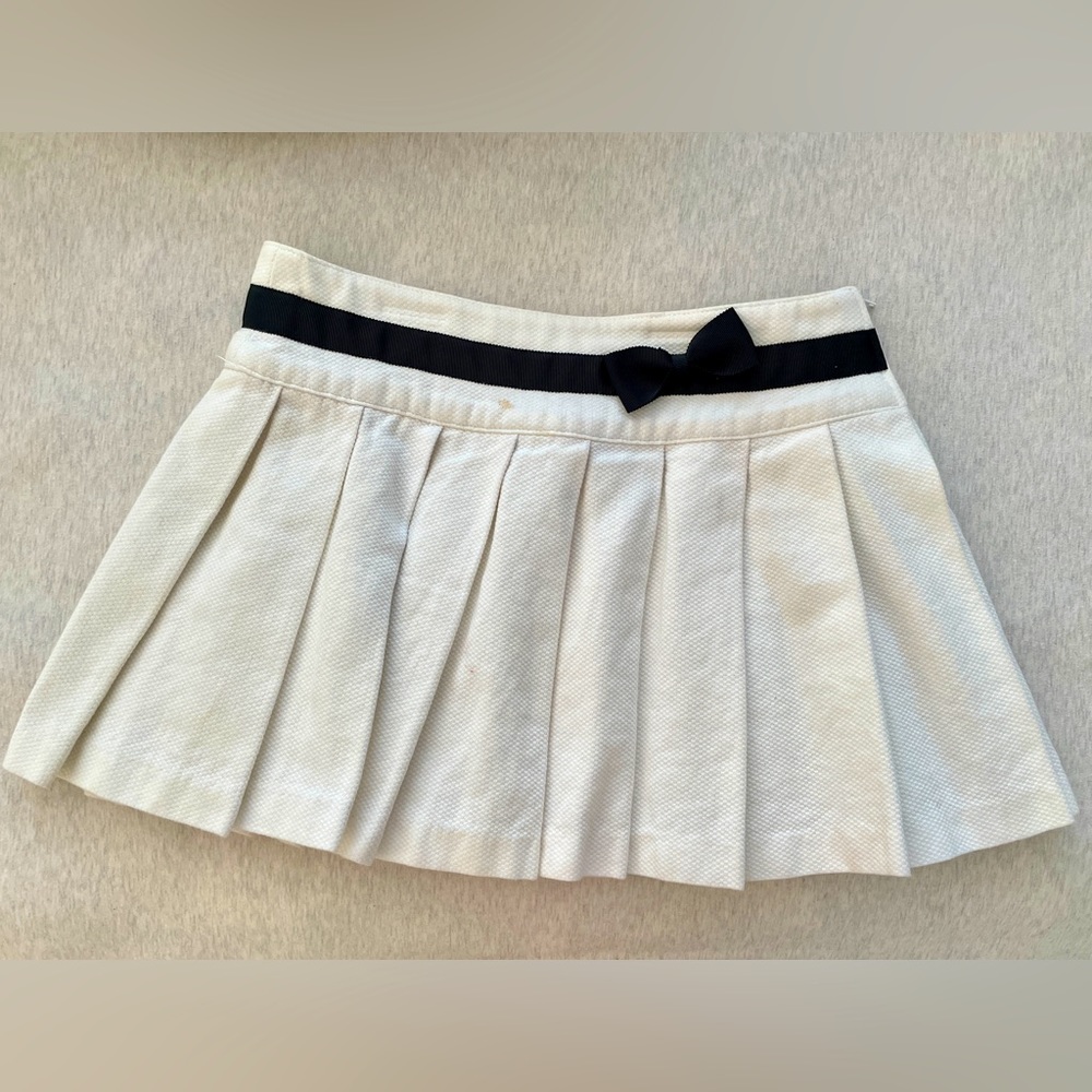 ABS by Allen Schwartz bright white tennis skirt with black bow detail, sz 2